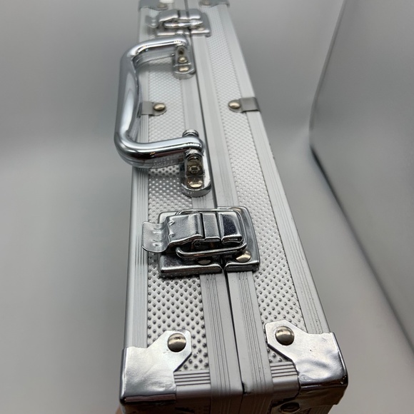 Premium Casino Style Poker Set Poker Chips, Cards, & More with Carrying Case - Picture 14 of 16